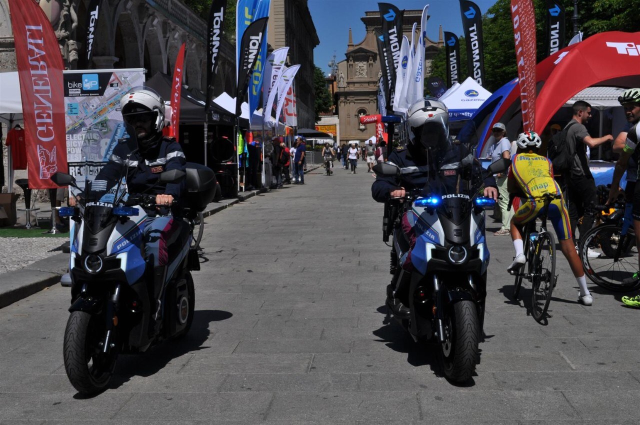 A Bergamo arrivano i Seat Mò 125 per la Polizia di Stato